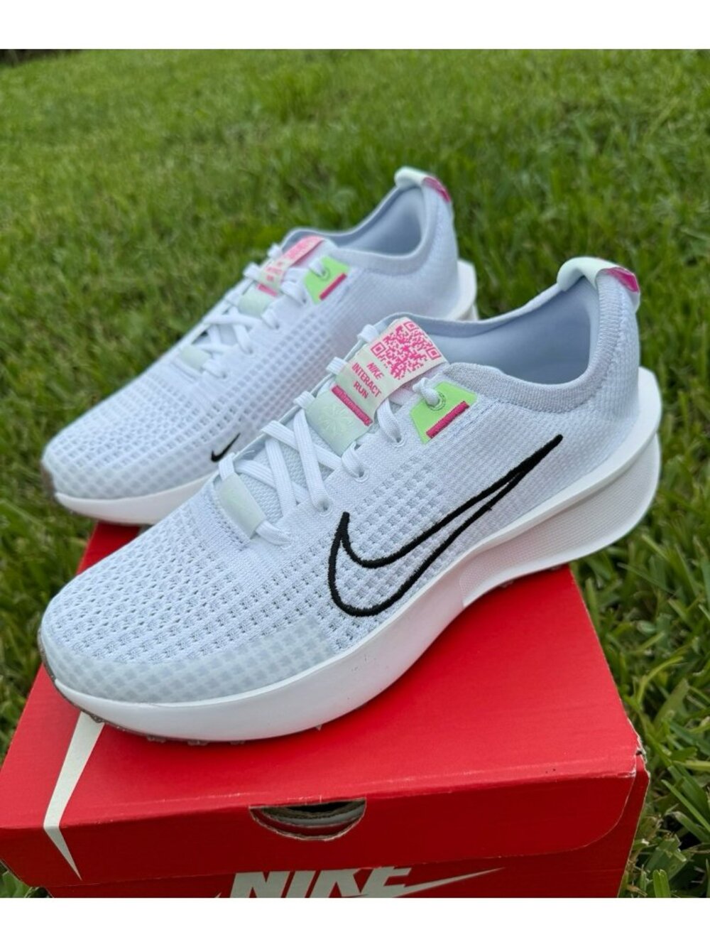 9.5 WOMEN'S NIKE INTERACT RUN FD2292-102 WHITE / MULTICOLOR RUNNING